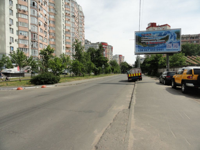 Призма 6x3,  Ломоносова Михайла вул., 54 (ЖК Еврика, ЖК Ліко-Град, Приватбанк, Лоток, Новус, Медичний центр Медедельвейс), в напрямку Васильківська вул