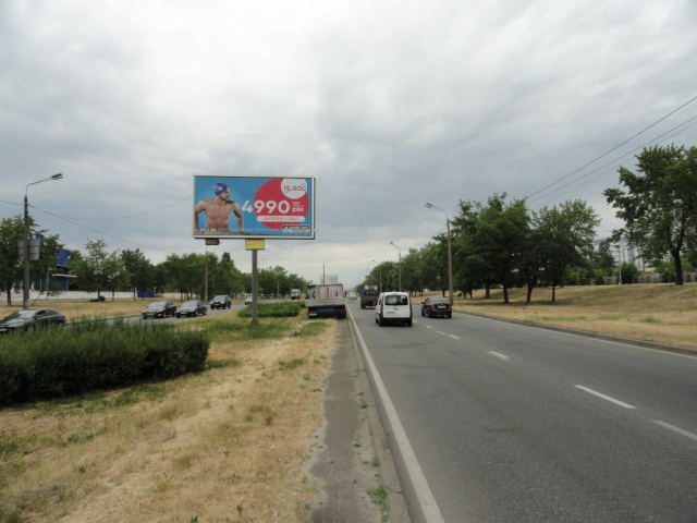 Призма 6x3,  Богатирська вул., 6а (Епіцентр, Сільпо, Приватбанк), 100м від повороту на Полярна вул., виїзд з Києва