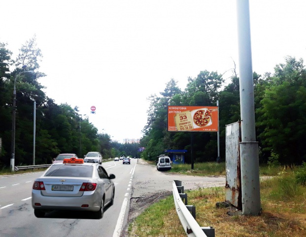 Щит 6x3,  Мінський просп. (зупинка "Спортбаза"), на перетині з Петровський провулок, в напрямку Оболоні