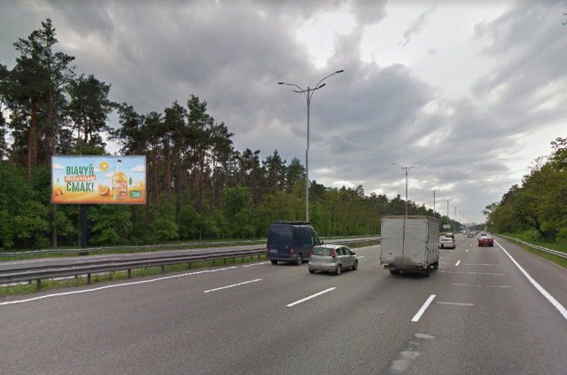 Щит 6x3,  Бориспільська траса, 500 м до ресторану "Козацький стан" (межа міста, стелла Києва,  будівельний супермаркет Нова Лінія). 900 м до Харківської площі. Електроопора № 35-34 (в районі 19 км 200 м), у напрямку до Борисполя