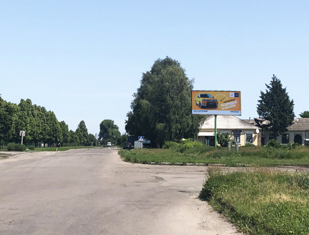 Щит 6x3,  Односторонній, виїзд з Чорнобая Т2417, в напрямку Лящівкм, Оржиця. Встановлено на розвилці