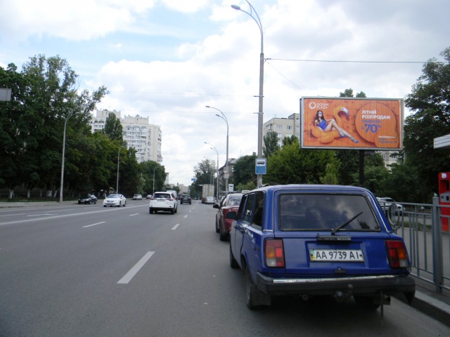 Призма 6x3,  Васильківська вул., навпроти буд. 22 (Київський транспортно економічний коледж, Національний університет біоресурсів і природокористування України, Велика кишеня), в напрямку Голосіївська площа