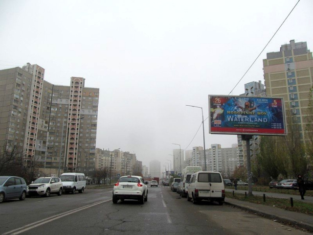 Призма 6x3,  Драгоманова вул., 6/1 (ЖК Телескоп, Укрсіббанк, АТБ-маркет), в напрямку Анни Ахматової вул