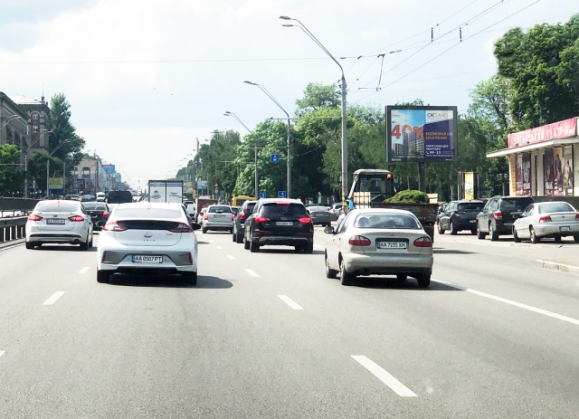 Скролл 3.14x2.3,  Берестейський (Перемоги) просп., 38, на зупинці. Вхід в БК Більшовик. Медінститут, КПІ, Парк ім. Пушкіна, в напрямку ст. метро Шулявська