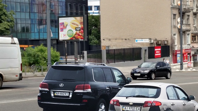 Скролл 3.14x2.3,  Вул. Липківського, навпроти Ультрамарину, за поворотом на Південний ЖД вокзал, на світлофорі. В напрямку в центр