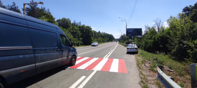 Щит 6x3, Мінський просп. (зупинка "Спортбаза"), 200 м до кінно-прогулянкової бази "Набіг", в напрямку Оболоні Щит 6x3, Мінський просп. (зупинка "Спортбаза"), 200 м до кінно-прогулянкової бази "Набіг", в напрямку Оболоні