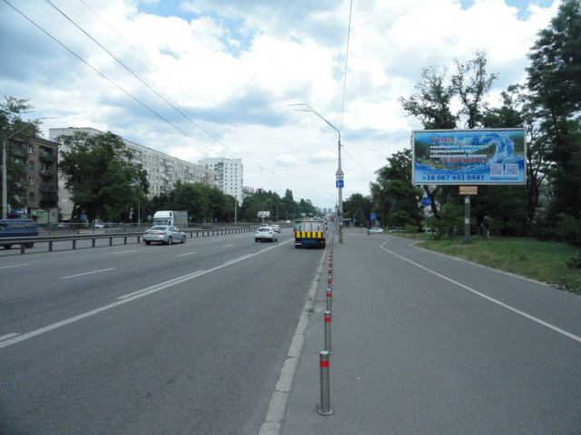 Призма 6x3,  Берестейський (Перемоги) просп. (Солом'янський районний суд міста Києва), перехрестя з Полковника Шутова вул., в напрямку станції метро Шулявська