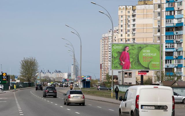 Призма 6x3,  Григоренка Петра просп., 5 (АЗС Барс, Новус, Бджілка маркет, ресторан PosEATive, Еко-маркет, Приватбанк), в напрямку Дарницького шосе