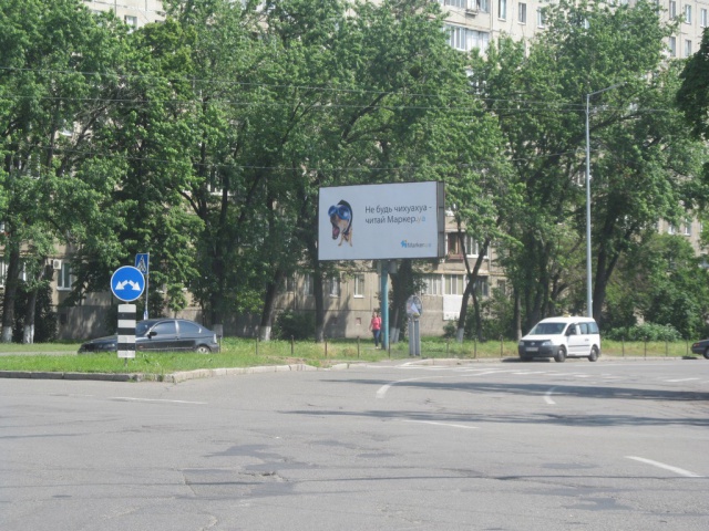 Щит 6x3, Лісовий просп., 31 (Аптека Мед-Сервіс, АТБ-маркет, Приватбанк, Сільпо), на перетині з Кубанської України вул., в напрямку Космонавта Волкова вул. Щит 6x3, Лісовий просп., 31 (Аптека Мед-Сервіс, АТБ-маркет, Приватбанк, Сільпо), на перетині з Кубанської України вул., в напрямку Космонавта Волкова вул.